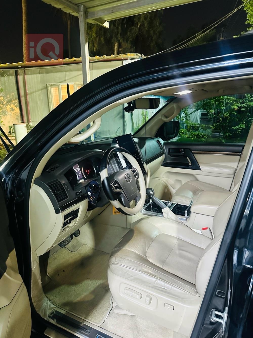 تويوتا لاندكروزر